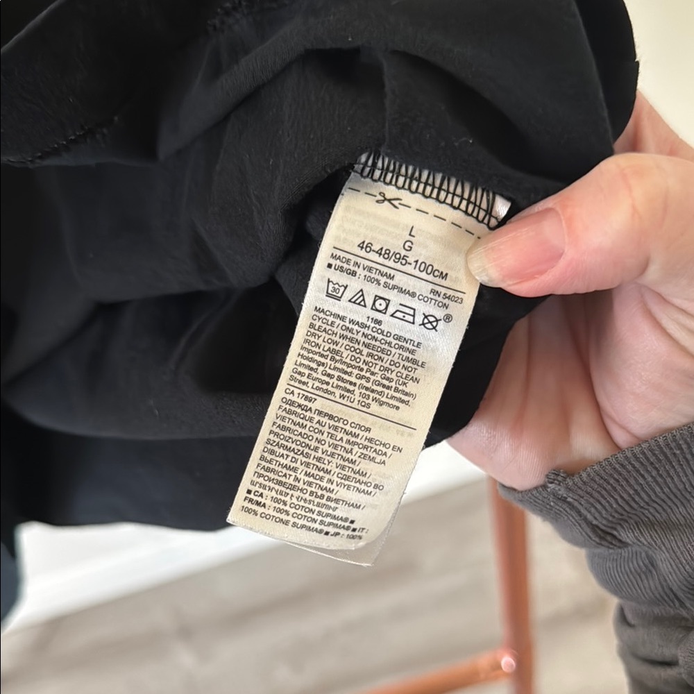 Banana Republic Black Boxy Crop T-Shirt - Picture 4 of 4
